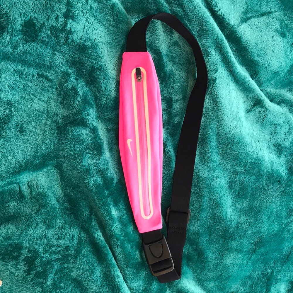 New nike slim waist bag